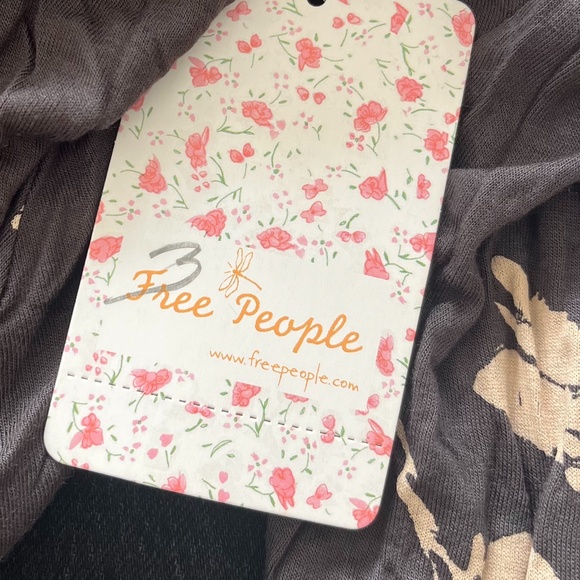 Free People Fiona Dark Grey Floral Beel Sleeve Blouse Size Small NWT - Picture 5 of 9